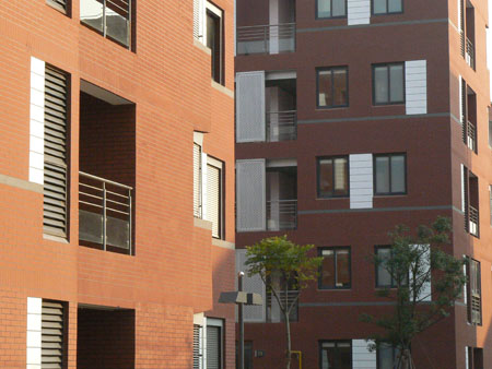 臨港新城劈開(kāi)磚工程_博悅佳軟瓷磚施工案例欣賞